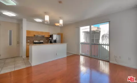 Living - 302 E 19th St #7, Long Beach, CA 90806 photo 4 of 4