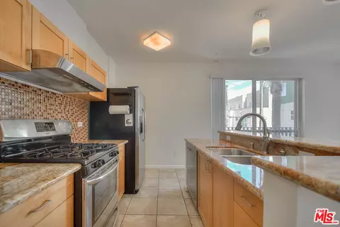Kitchen - 302 E 19th St #7, Long Beach, CA 90806 photo 2 of 4