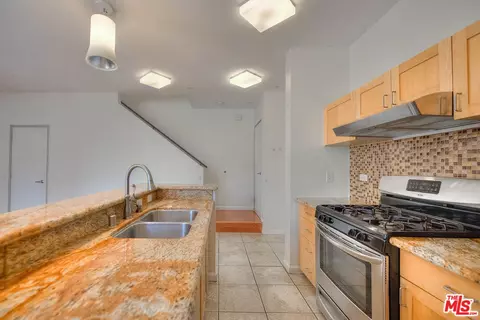 Kitchen - 302 E 19th St #7, Long Beach, CA 90806 photo 1 of 4
