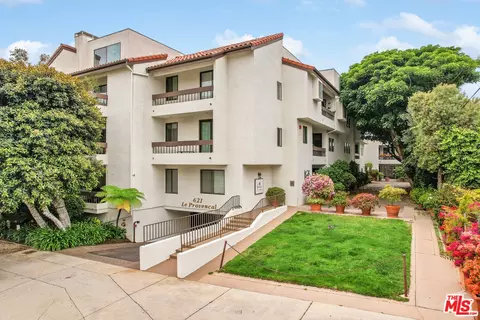 621 S Barrington Ave #110, Los Angeles, CA 90049