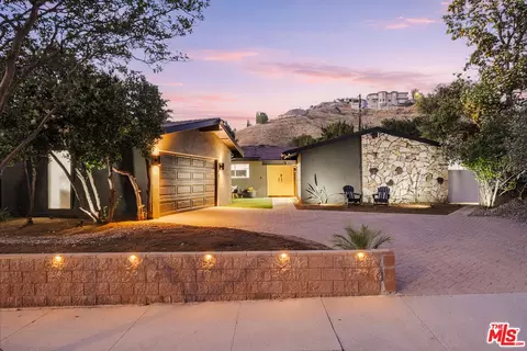 22649 Mulholland Dr, Woodland Hills, CA 91364
