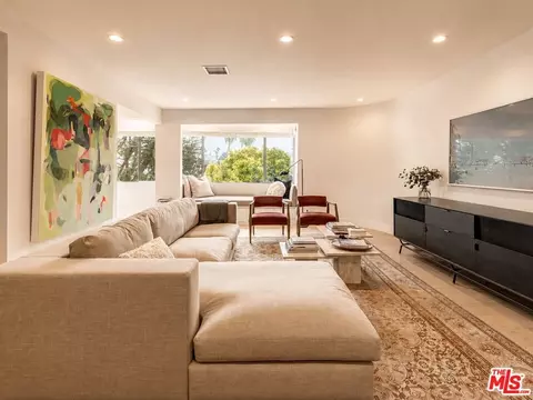 930 California Ave #301, Santa Monica, CA 90403