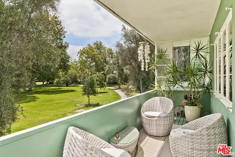 5587 Village Grn, Los Angeles, CA 90016