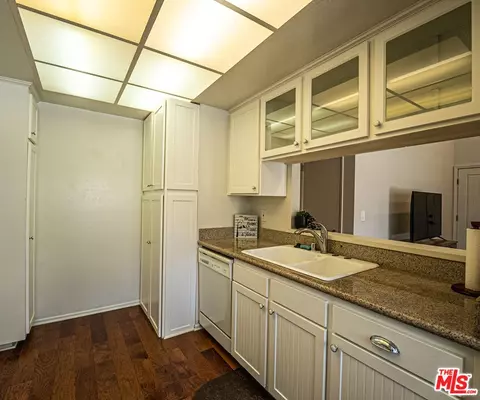 Kitchen - 1963 Covington Ave, Simi Valley, CA 93065 photo 2 of 4