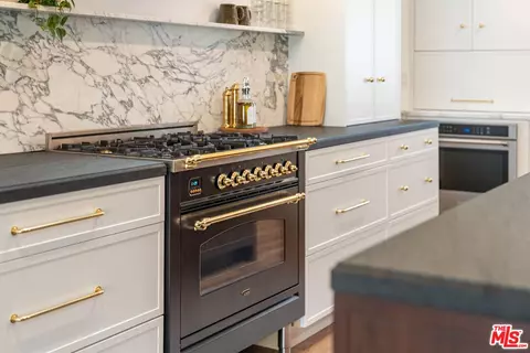 Kitchen - 19428 Kemp Ave, Carson, CA 90746 photo 3 of 3