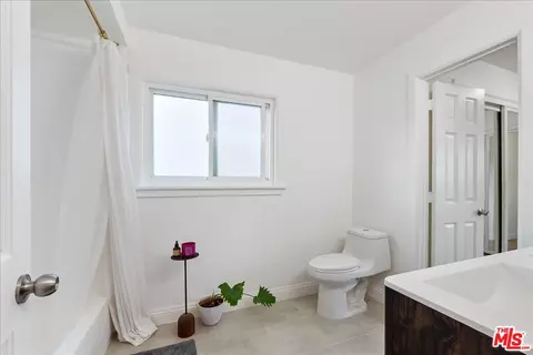 Bath - 19428 Kemp Ave, Carson, CA 90746 photo 2 of 3