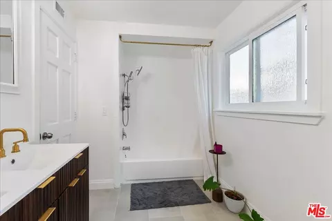 Bath - 19428 Kemp Ave, Carson, CA 90746 photo 3 of 3