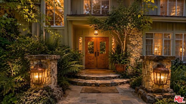 16201 Meadowcrest Rd, Sherman Oaks, CA 91403