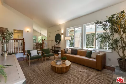 10315 Clusterberry Ct, Los Angeles, CA 90077