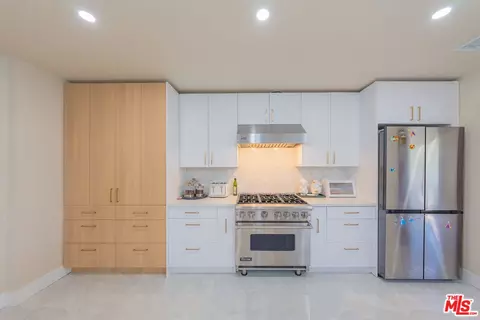 Kitchen - 6414 Corbin Ave, Reseda, CA 91335 photo 3 of 3