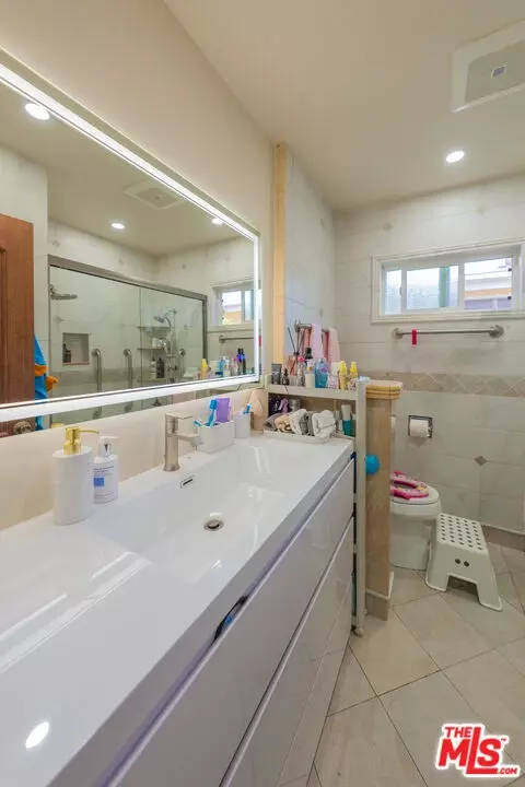 Bath - 6414 Corbin Ave, Reseda, CA 91335 photo 1 of 4