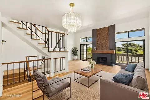 4660 Don Lorenzo Dr #B, Los Angeles, CA 90008