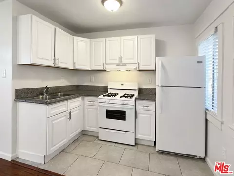 Kitchen - 740 Daisy Ave, Long Beach, CA 90813 photo 2 of 2