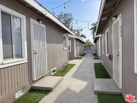 Entry Way - 740 Daisy Ave, Long Beach, CA 90813 photo 1 of 1