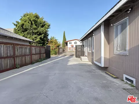 Exterior - 740 Daisy Ave, Long Beach, CA 90813 photo 2 of 3