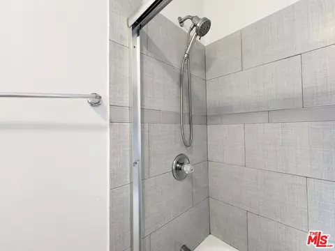 Bath - 740 Daisy Ave, Long Beach, CA 90813 photo 2 of 2