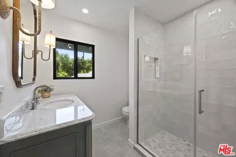 Bath - 1131 Rancho Dr, Ojai, CA 93023 photo 7 of 9