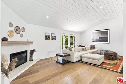 Living - 1131 Rancho Dr, Ojai, CA 93023 photo 3 of 3