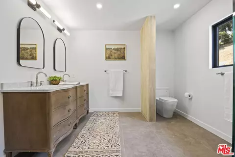 Bath - 1131 Rancho Dr, Ojai, CA 93023 photo 6 of 9