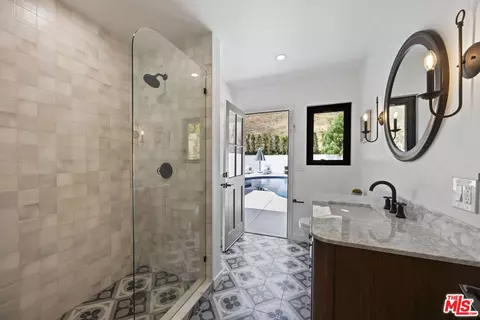 Bath - 1131 Rancho Dr, Ojai, CA 93023 photo 2 of 9