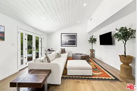 Living - 1131 Rancho Dr, Ojai, CA 93023 photo 1 of 3