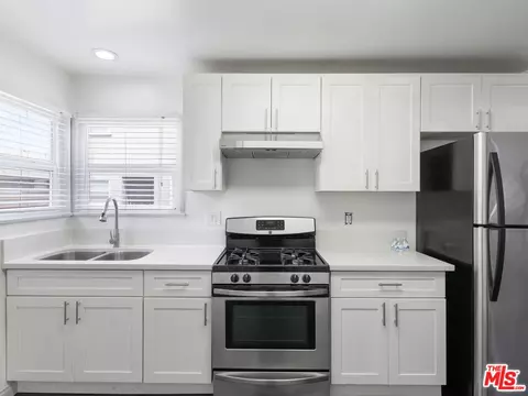Kitchen - 727 Olive Ave, Long Beach, CA 90813 photo 5 of 5