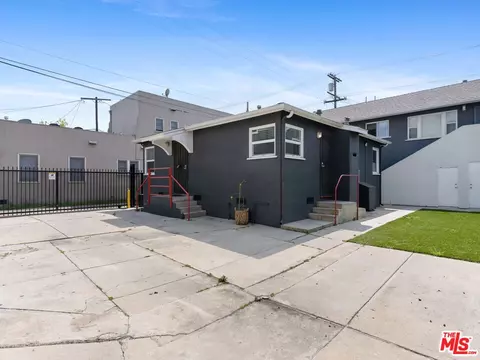 Exterior - 727 Olive Ave, Long Beach, CA 90813 photo 2 of 9