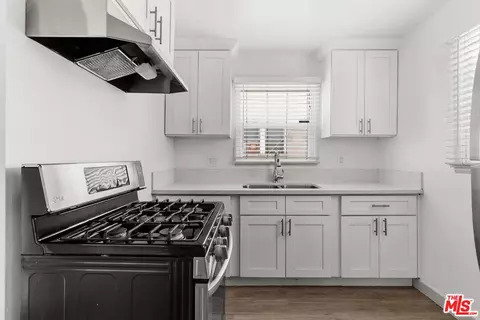Kitchen - 727 Olive Ave, Long Beach, CA 90813 photo 2 of 5