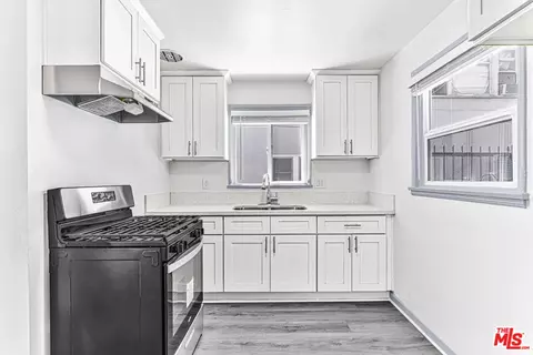 Kitchen - 727 Olive Ave, Long Beach, CA 90813 photo 3 of 5