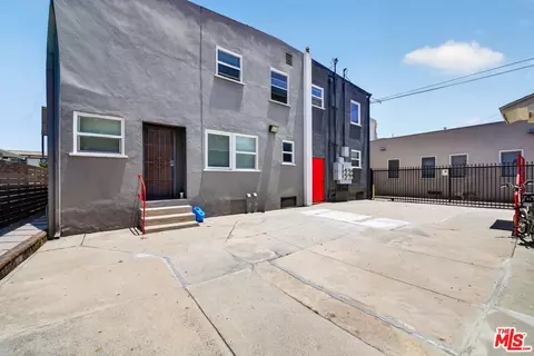 Exterior - 727 Olive Ave, Long Beach, CA 90813 photo 7 of 9