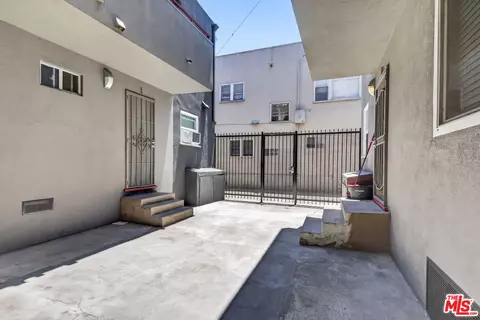 Exterior - 727 Olive Ave, Long Beach, CA 90813 photo 4 of 9
