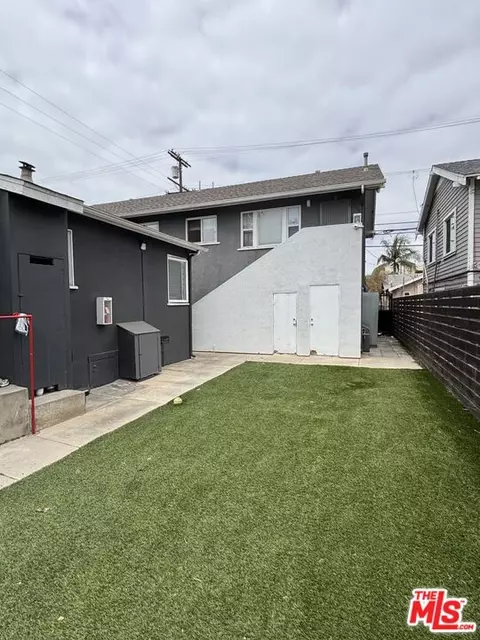 Exterior - 727 Olive Ave, Long Beach, CA 90813 photo 8 of 9