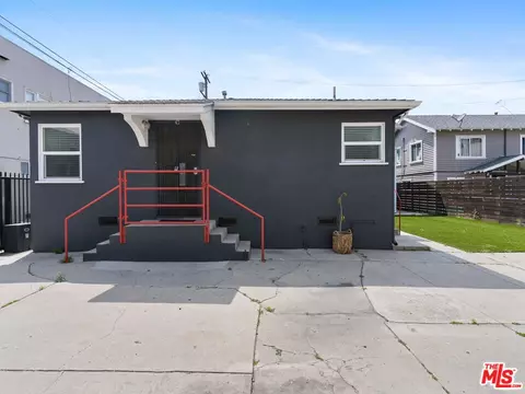 Exterior - 727 Olive Ave, Long Beach, CA 90813 photo 3 of 9