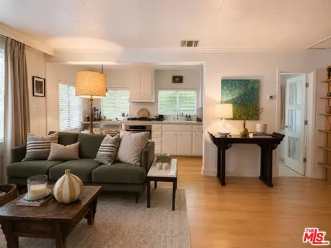 3928 Madelia Ave, Sherman Oaks, CA 91403