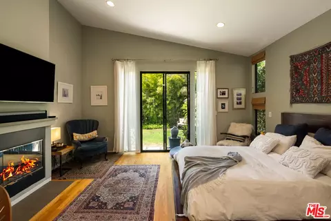 Bedroom - 2005 Walnut Ave, Venice, CA 90291 photo 8 of 10