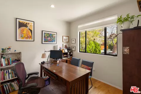 Other - 2005 Walnut Ave, Venice, CA 90291 photo 1 of 8