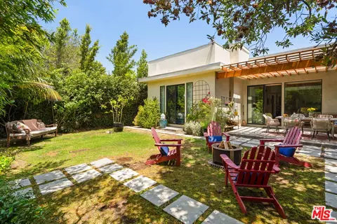 Exterior - 2005 Walnut Ave, Venice, CA 90291 photo 7 of 8