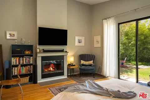 Bedroom - 2005 Walnut Ave, Venice, CA 90291 photo 7 of 10