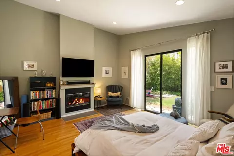 Bedroom - 2005 Walnut Ave, Venice, CA 90291 photo 6 of 10