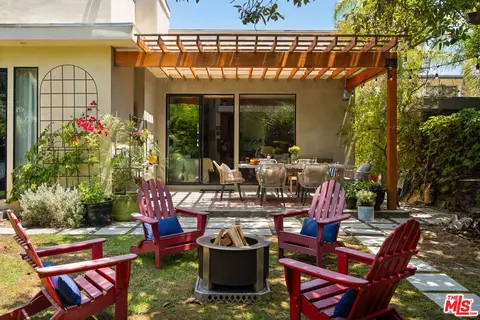 Exterior - 2005 Walnut Ave, Venice, CA 90291 photo 3 of 8
