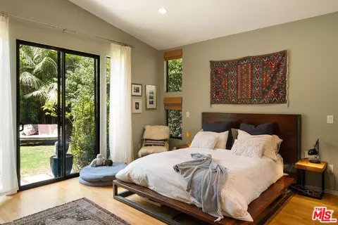 Bedroom - 2005 Walnut Ave, Venice, CA 90291 photo 9 of 10