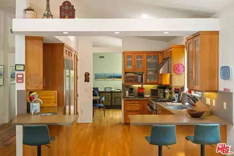 Kitchen - 2005 Walnut Ave, Venice, CA 90291 photo 1 of 4
