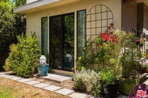 Exterior - 2005 Walnut Ave, Venice, CA 90291 photo 8 of 8