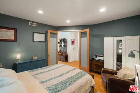 Bedroom - 2005 Walnut Ave, Venice, CA 90291 photo 2 of 10