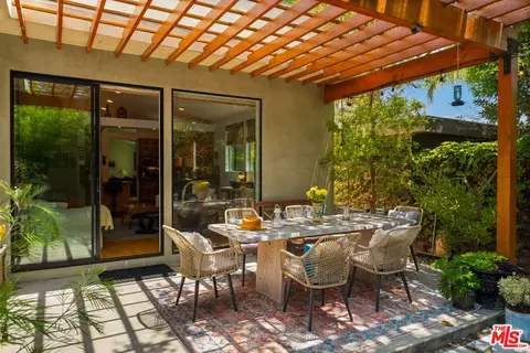 Exterior - 2005 Walnut Ave, Venice, CA 90291 photo 2 of 8