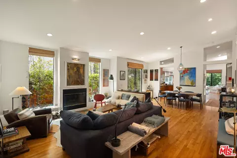 Living - 2005 Walnut Ave, Venice, CA 90291 photo 3 of 8