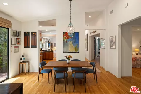 Dining - 2005 Walnut Ave, Venice, CA 90291 photo 1 of 3