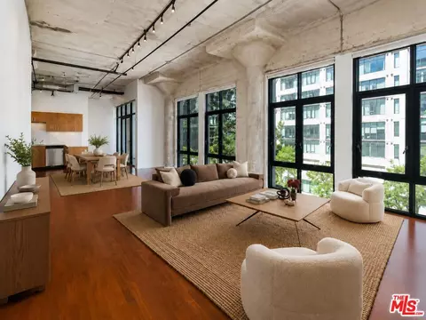 330 W 11th St #406, Los Angeles, CA 90015