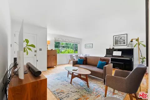 5327 Village Grn, Los Angeles, CA 90016