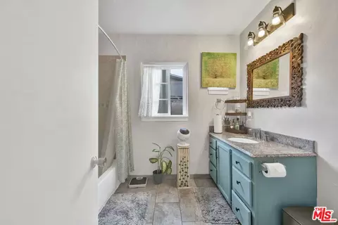 Bath - 6631 Olive Ave, Long Beach, CA 90805 photo 1 of 2